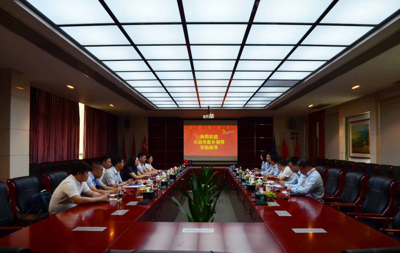 鹿山新材｜家鄉(xiāng)領(lǐng)導(dǎo)一行專程來(lái)我司參觀指導(dǎo)